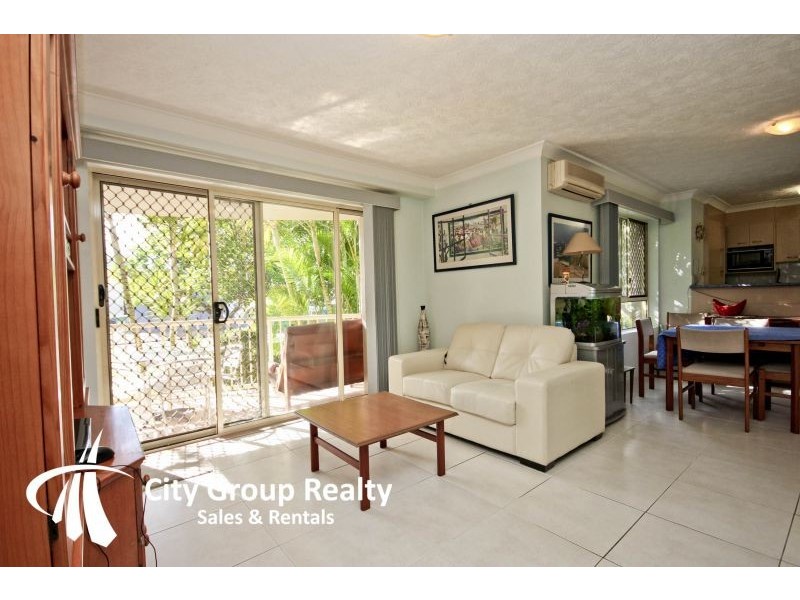 2 Mountainview Ave, Miami QLD 4220