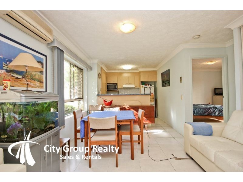 2 Mountainview Ave, Miami QLD 4220