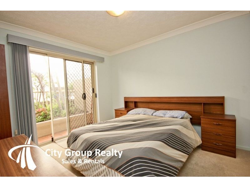 2 Mountainview Ave, Miami QLD 4220