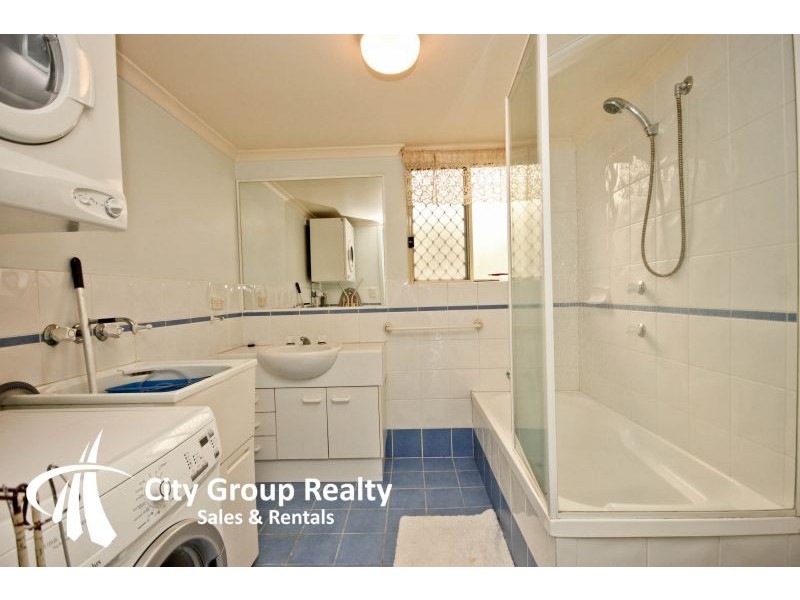 2 Mountainview Ave, Miami QLD 4220