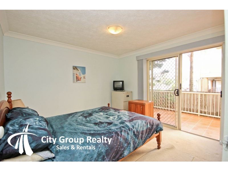 2 Mountainview Ave, Miami QLD 4220