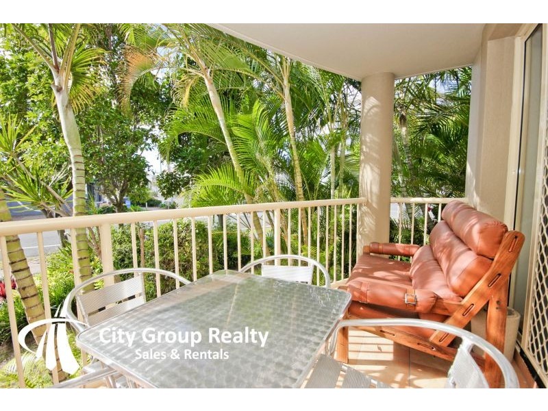 2 Mountainview Ave, Miami QLD 4220