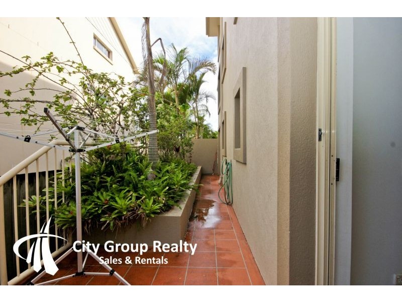 2 Mountainview Ave, Miami QLD 4220