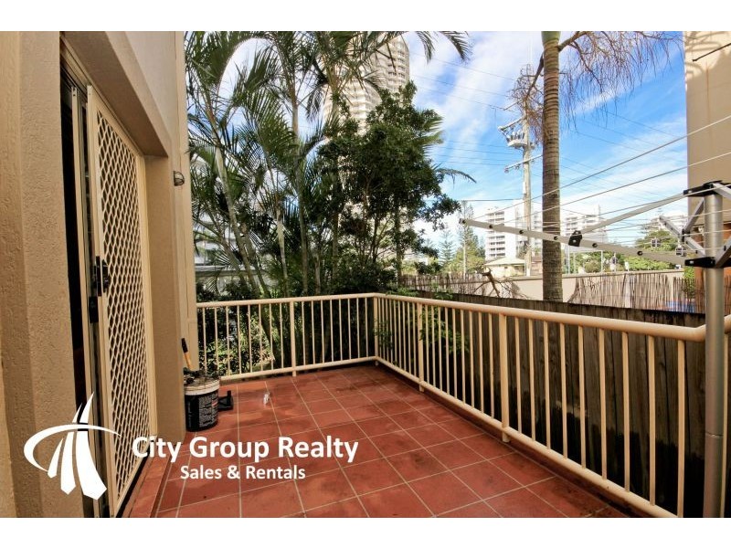 2 Mountainview Ave, Miami QLD 4220