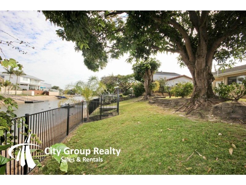 5 Coral Gables Key, Broadbeach Waters QLD 4218