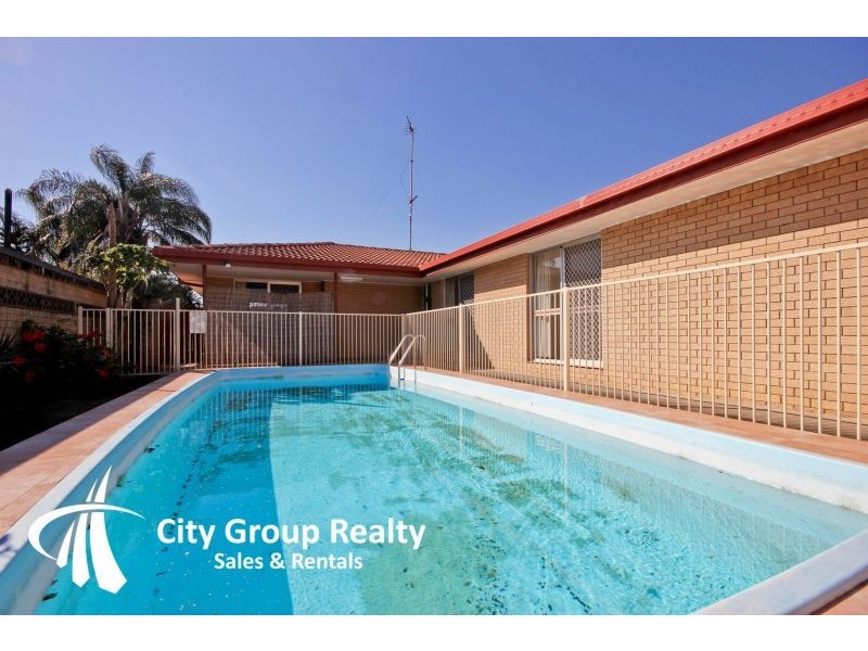9 Bermuda Street, Broadbeach Waters QLD 4218