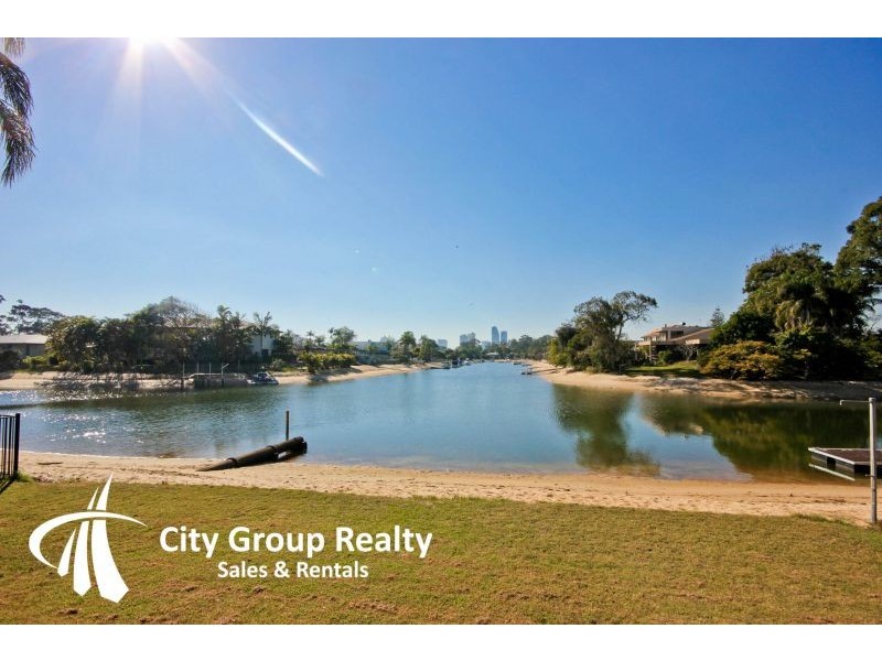 9 Bermuda Street, Broadbeach Waters QLD 4218