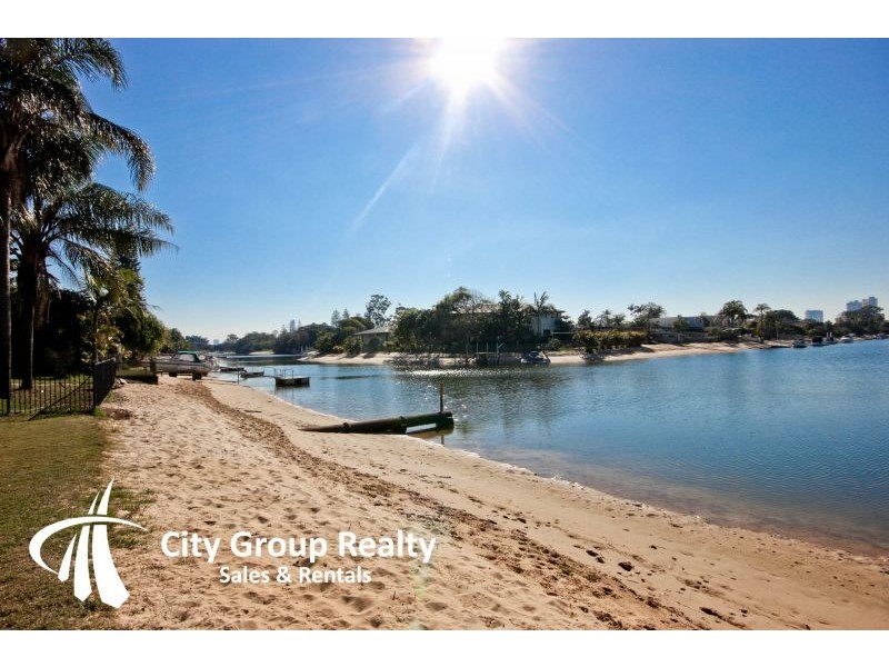 9 Bermuda Street, Broadbeach Waters QLD 4218