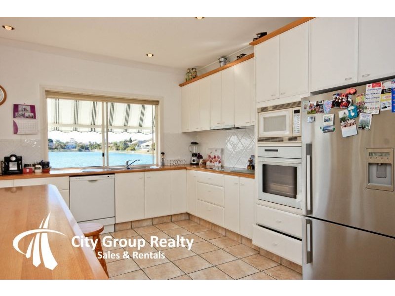 Broadbeach Waters QLD 4218