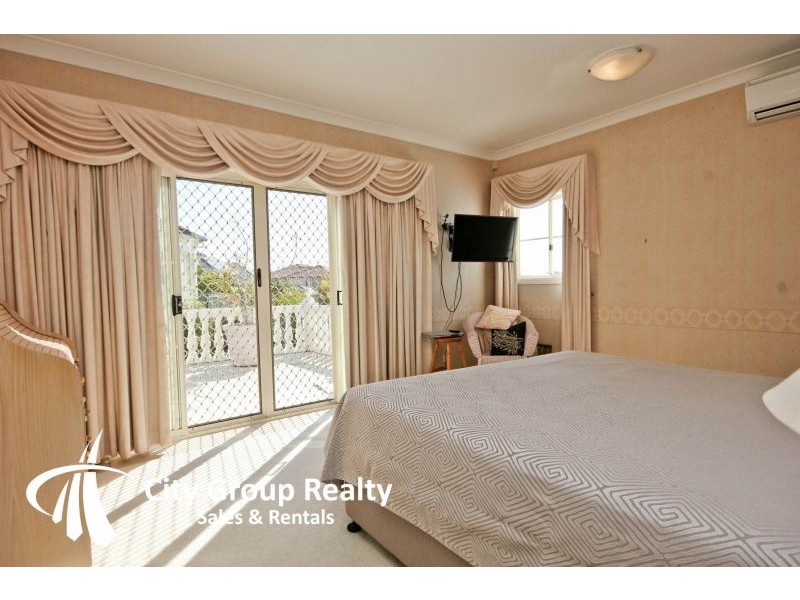 Broadbeach Waters QLD 4218