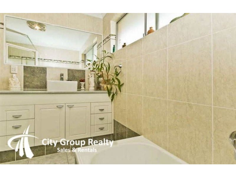 6 Rudder Court, Mermaid Waters QLD 4218