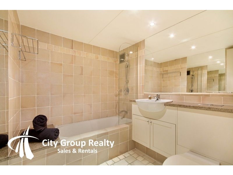 32 Riverview Pde, Surfers Paradise QLD 4217