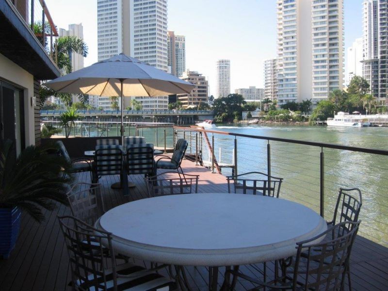 . Tarcoola Cres, Chevron Island QLD 4217