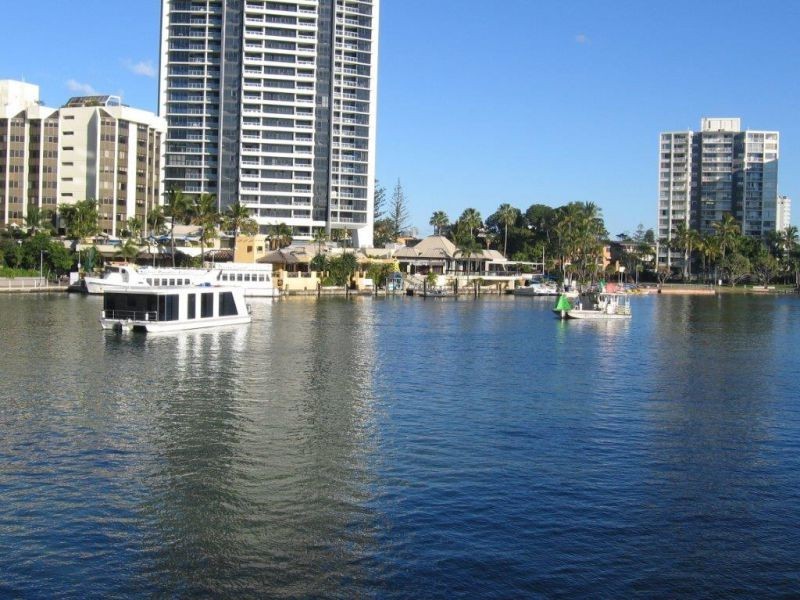 . Tarcoola Cres, Chevron Island QLD 4217