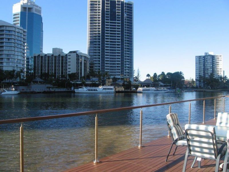 . Tarcoola Cres, Chevron Island QLD 4217