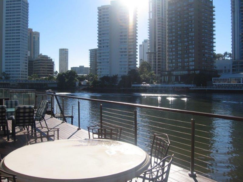 . Tarcoola Cres, Chevron Island QLD 4217