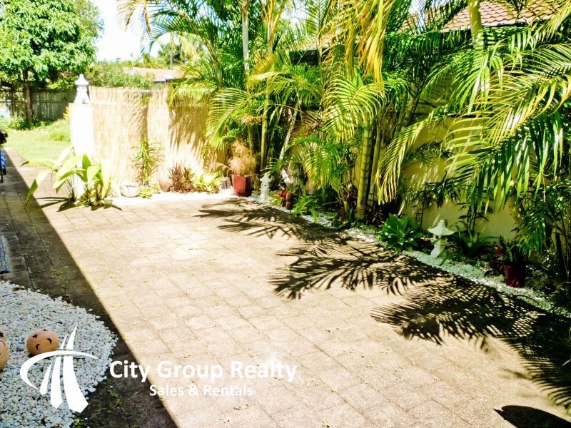 75 Cypress Drive, Broadbeach Waters QLD 4218