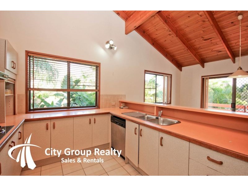 8 Wistaria Avenue, Southport QLD 4215