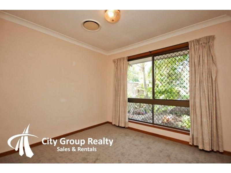 8 Wistaria Avenue, Southport QLD 4215