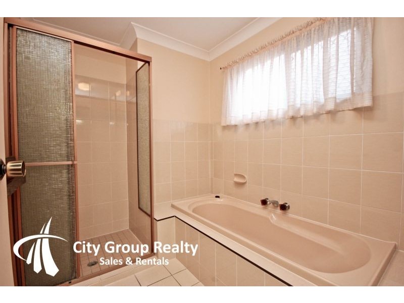 8 Wistaria Avenue, Southport QLD 4215