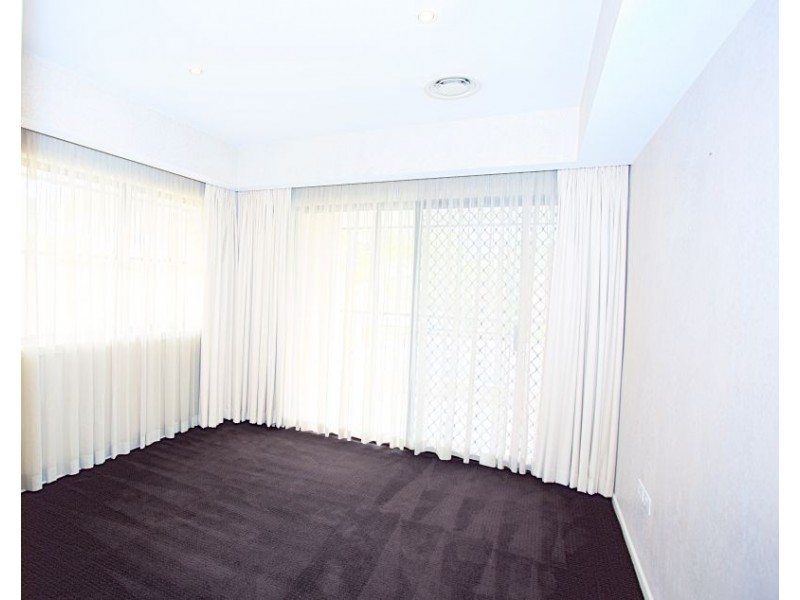 21 Tarcoola Cres, Surfers Paradise QLD 4217