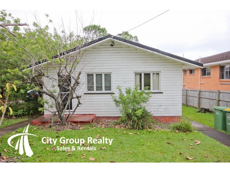 2.82 Eugaree Street, Southport QLD 4215