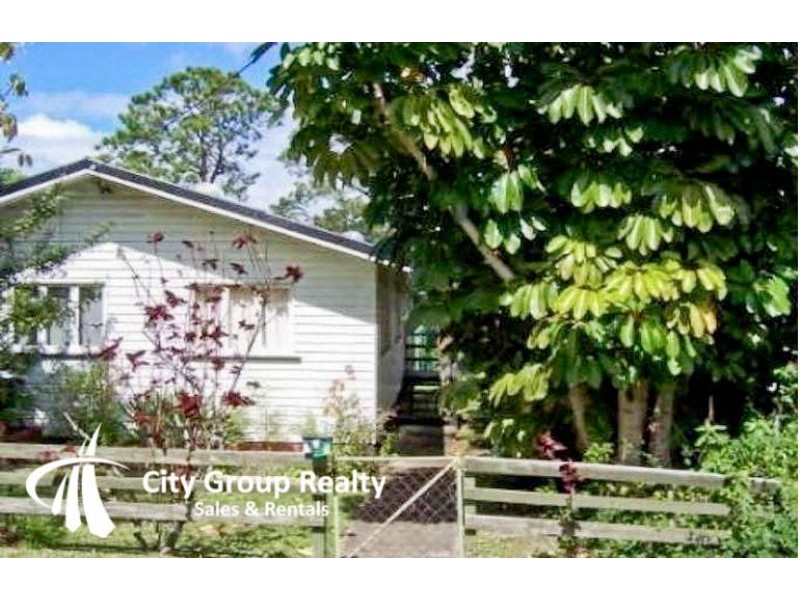 2.82 Eugaree Street, Southport QLD 4215