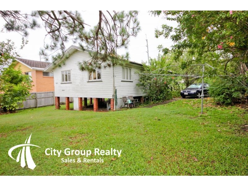 2.82 Eugaree Street, Southport QLD 4215