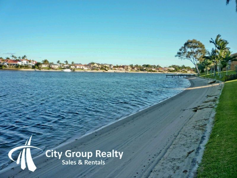 33 Duet Drive, Mermaid Waters QLD 4218