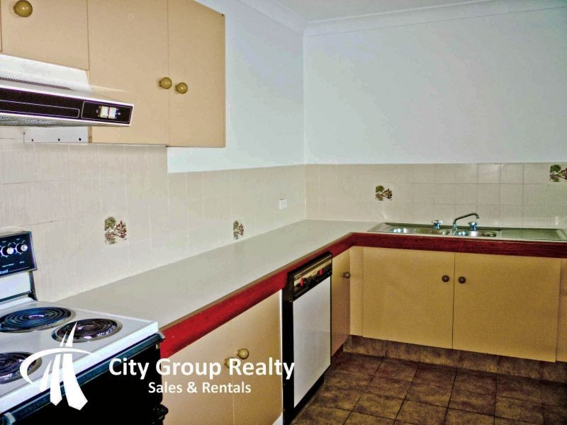 33 Duet Drive, Mermaid Waters QLD 4218