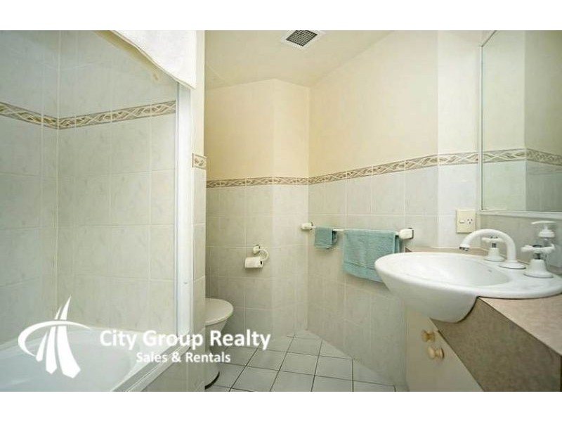 9 Errol Avenue, Paradise Point QLD 4216