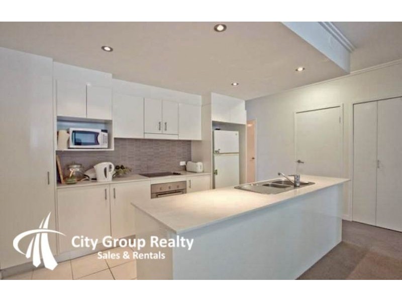 2 Miami Key, Broadbeach Waters QLD 4218