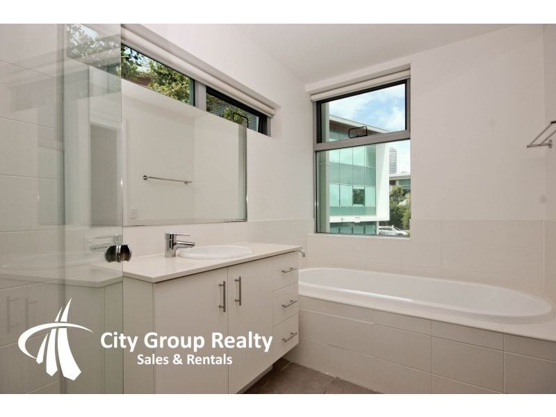 2 Miami Key, Broadbeach QLD 4218