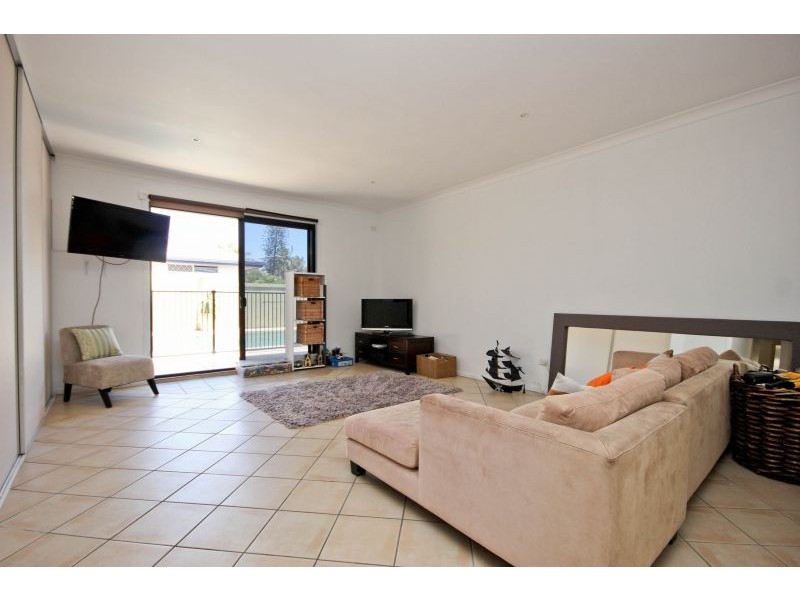 6 Rudder Court, Mermaid Waters QLD 4218