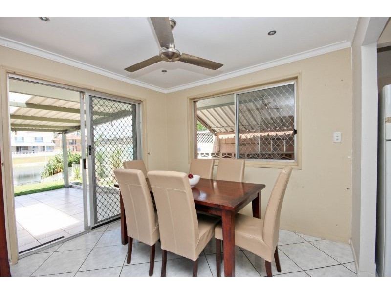 6 Rudder Court, Mermaid Waters QLD 4218