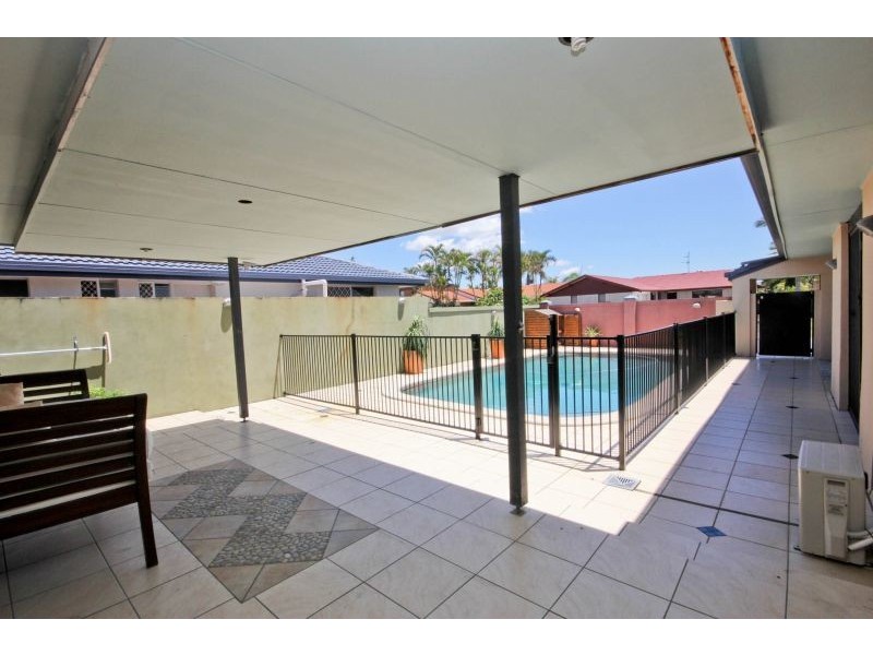 6 Rudder Court, Mermaid Waters QLD 4218