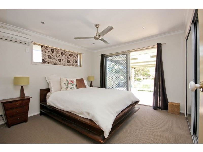 6 Rudder Court, Mermaid Waters QLD 4218