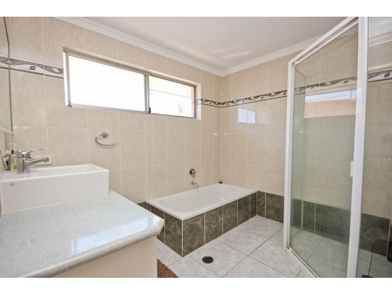 6 Rudder Court, Mermaid Waters QLD 4218