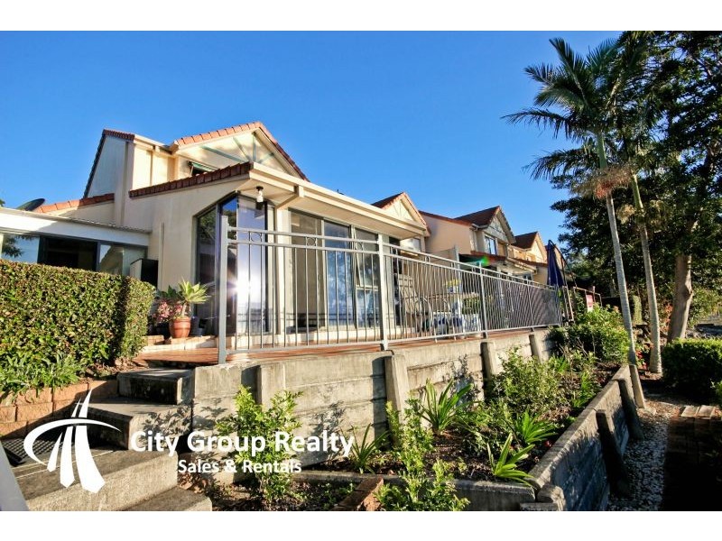 Clear Island Waters QLD 4226