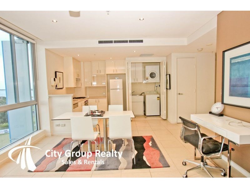 1 Como Crescent, Southport QLD 4215