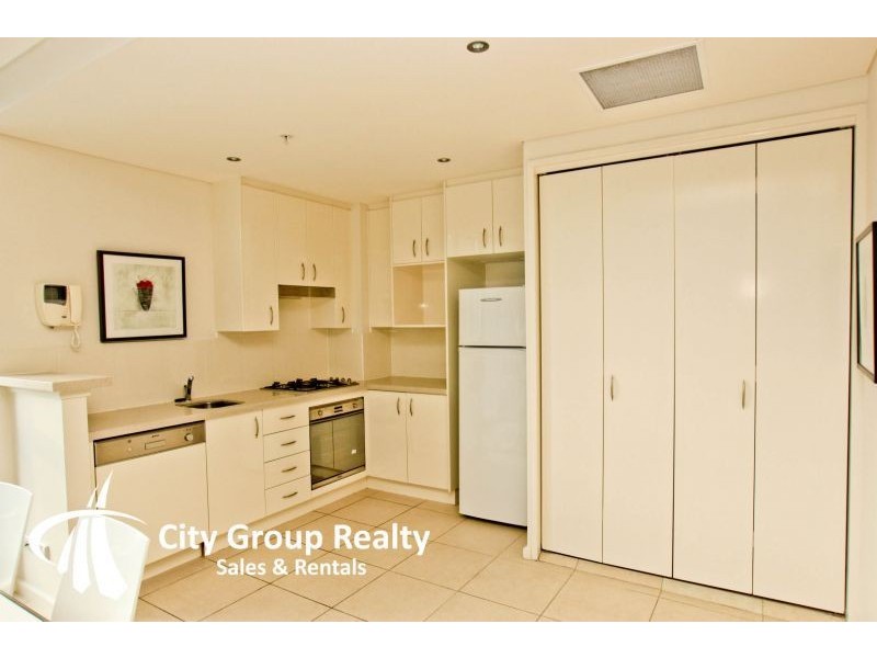 1 Como Crescent, Southport QLD 4215