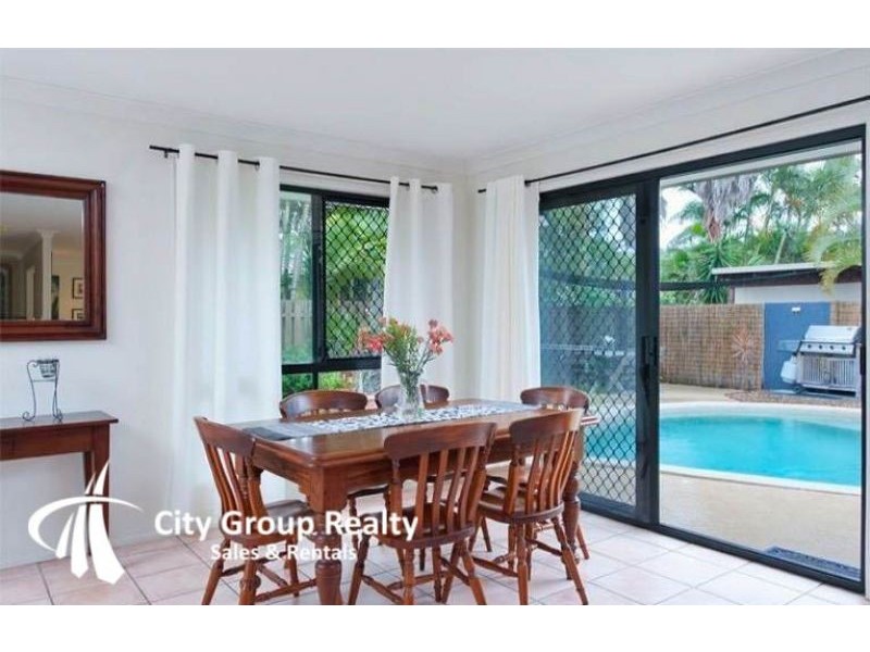 42 Sickle Avenue, Hope Island QLD 4212