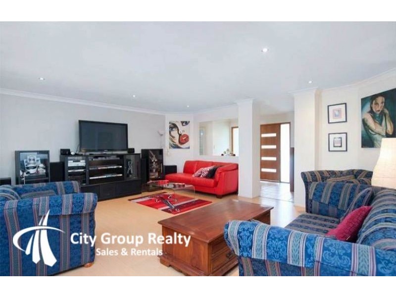 42 Sickle Avenue, Hope Island QLD 4212