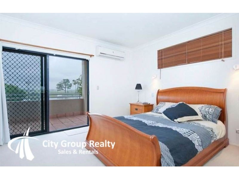 42 Sickle Avenue, Hope Island QLD 4212