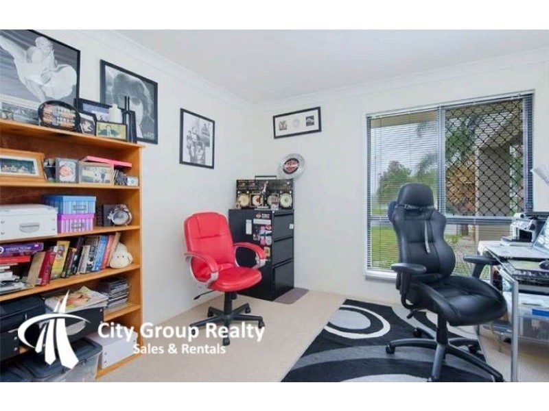 42 Sickle Avenue, Hope Island QLD 4212