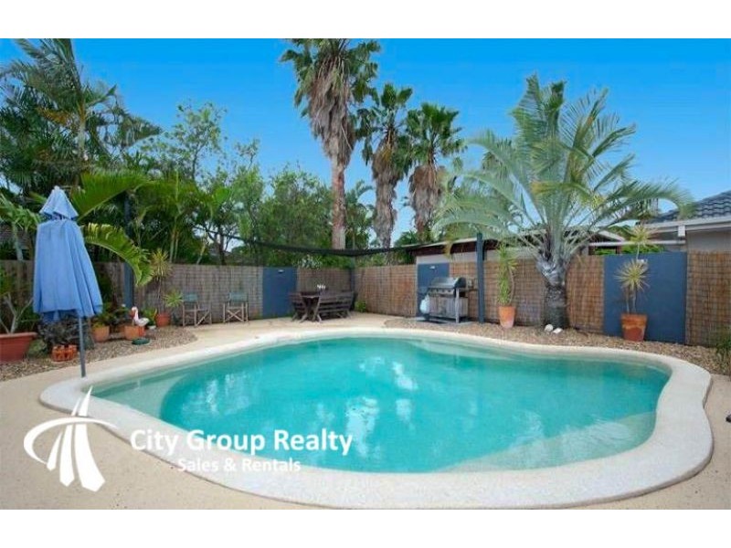 42 Sickle Avenue, Hope Island QLD 4212