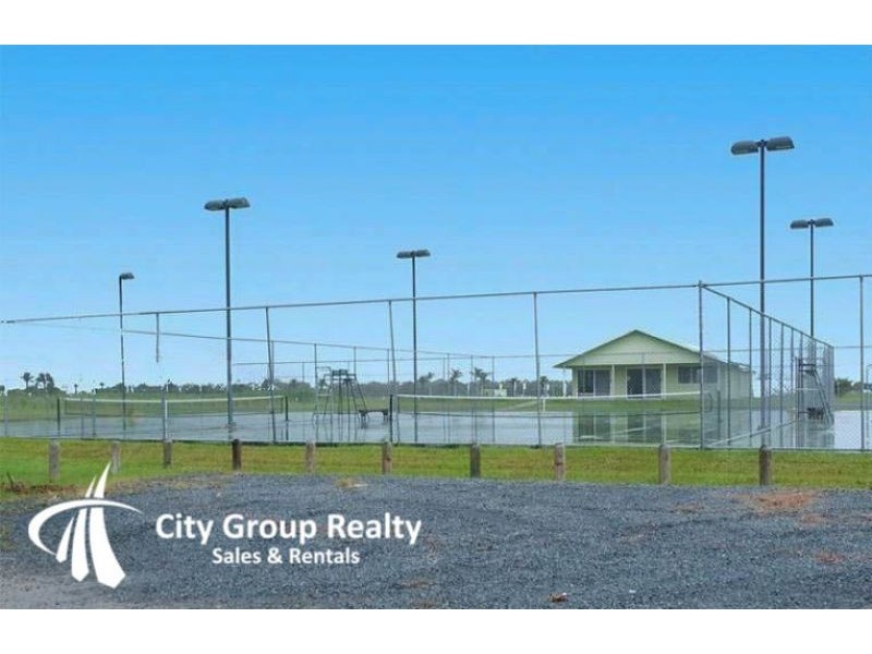 42 Sickle Avenue, Hope Island QLD 4212