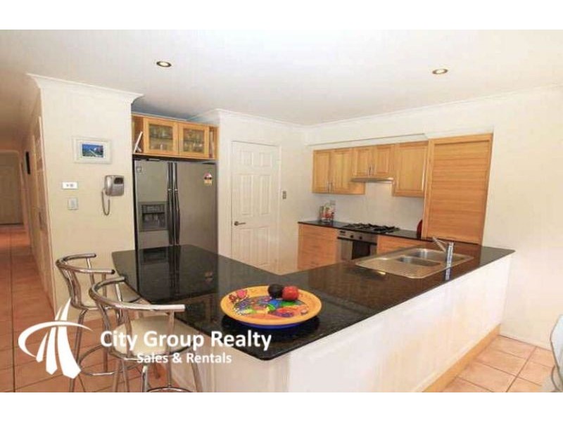 42 Sickle Avenue, Hope Island QLD 4212