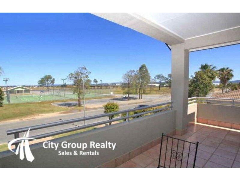 42 Sickle Avenue, Hope Island QLD 4212