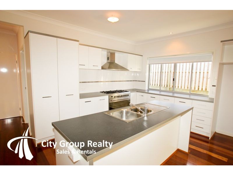 4 Saleya Drive, Varsity Lakes QLD 4227